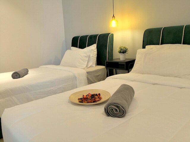 ヴィダ、ホームズ アジアン