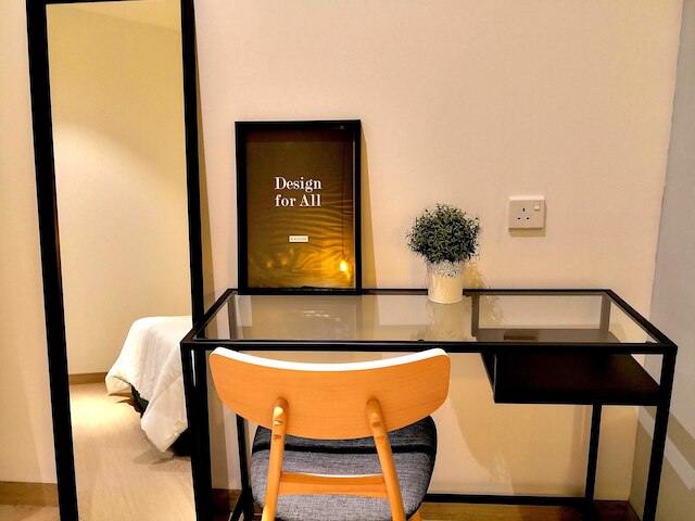 ヴィダ、ホームズ アジアン