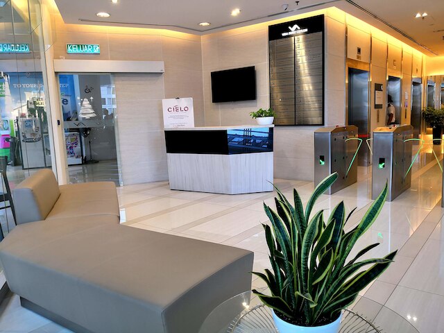 ヴィダ、ホームズ アジアン