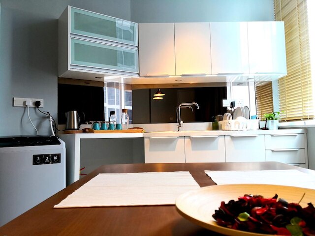 ヴィダ、ホームズ アジアン