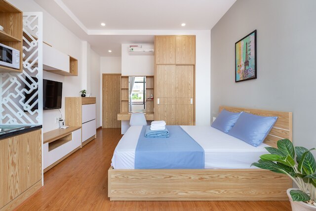 コーズロム ホームズ リー チン タン