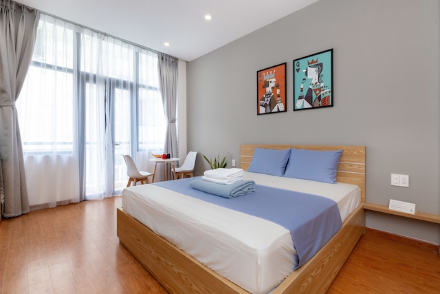 コーズロム ホームズ リー チン タン