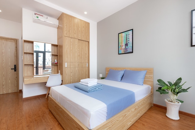 コーズロム ホームズ リー チン タン