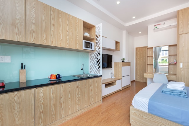 コーズロム ホームズ リー チン タン