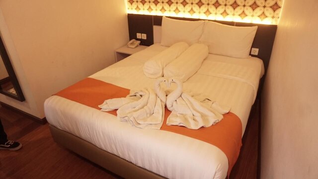 フロント ワン ブティック トゥグ ムダ スマラン