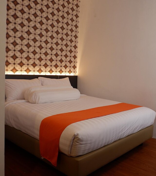 フロント ワン ブティック トゥグ ムダ スマラン