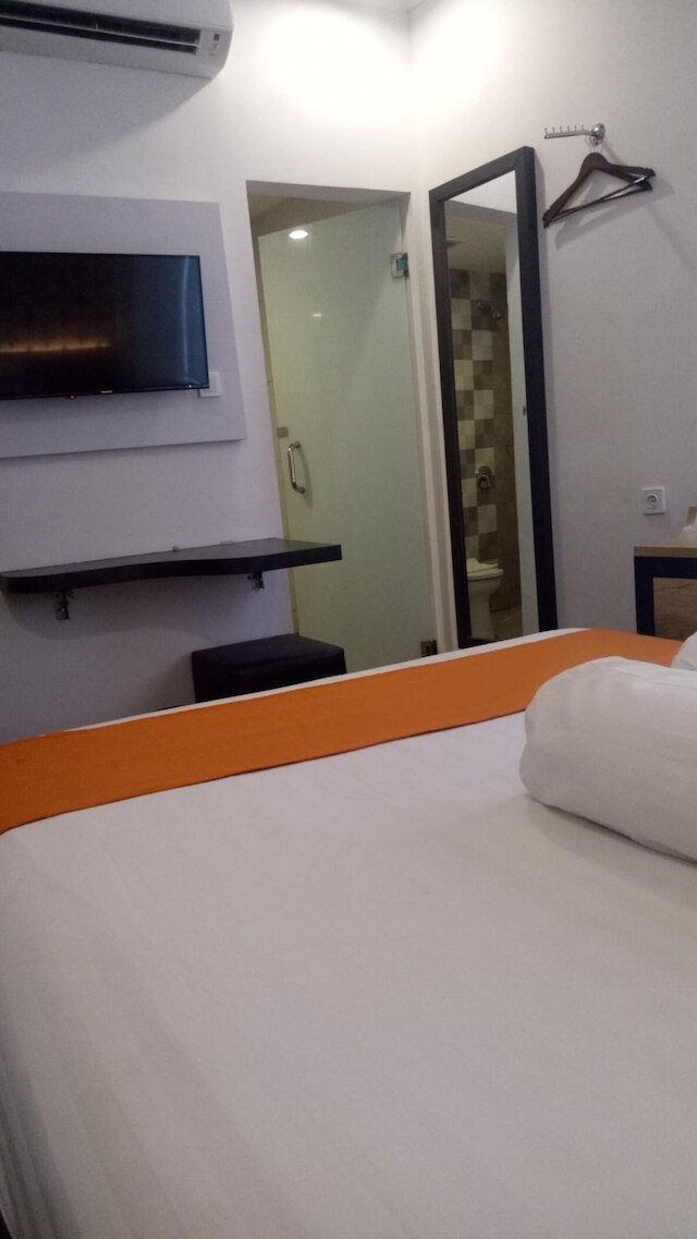 フロント ワン ブティック トゥグ ムダ スマラン