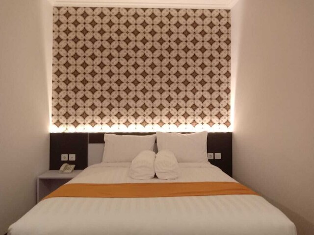 フロント ワン ブティック トゥグ ムダ スマラン