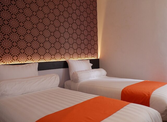 フロント ワン ブティック トゥグ ムダ スマラン