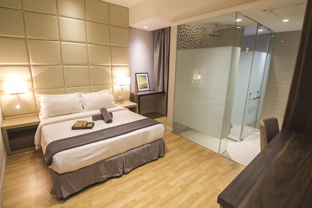 ディーマジェスティック プレイス、ホームズ アジアン 1