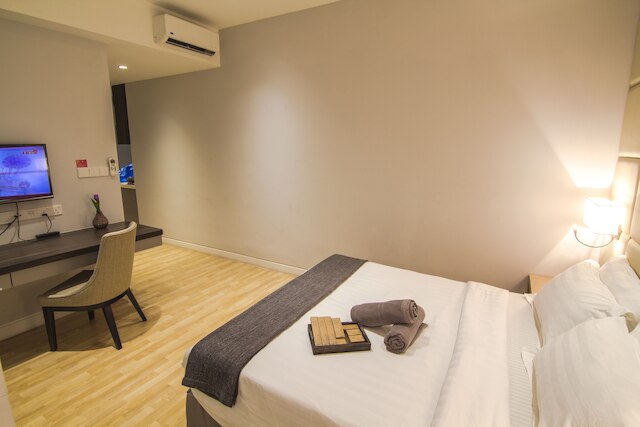 ディーマジェスティック プレイス、ホームズ アジアン 4