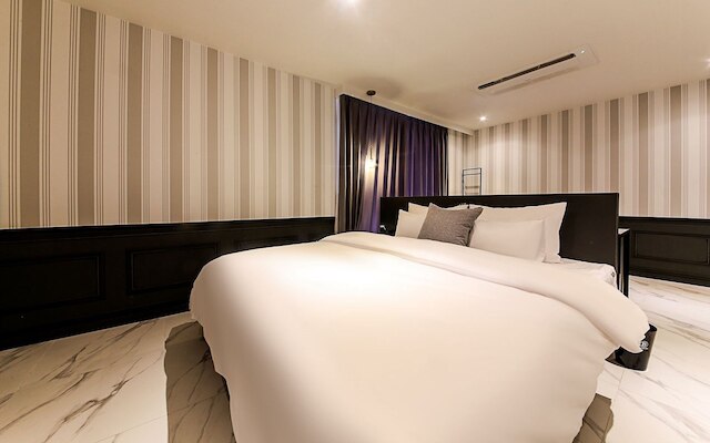 ブラウン ドット ホテル ナンポー チャングム