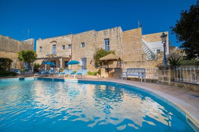 ビレッジ ナイツ アコモデーション