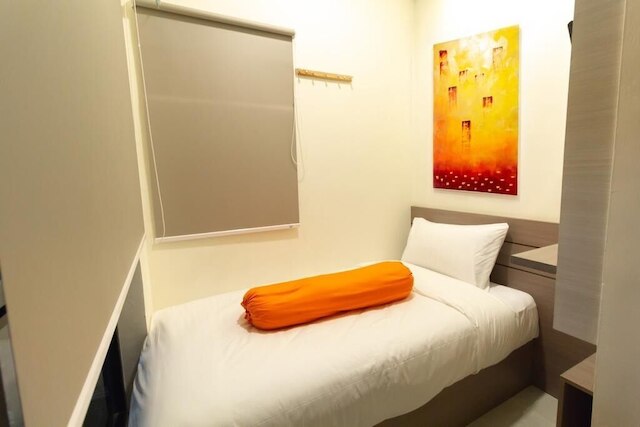 フロント ワン レジデンス シャリア マンパン