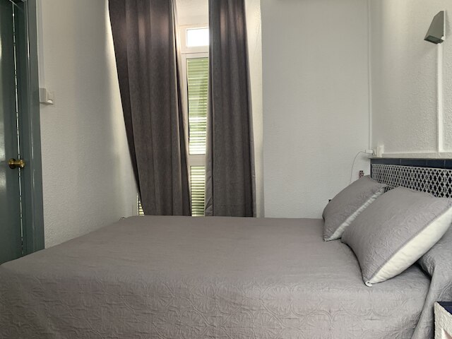 ホスタル アルコビア