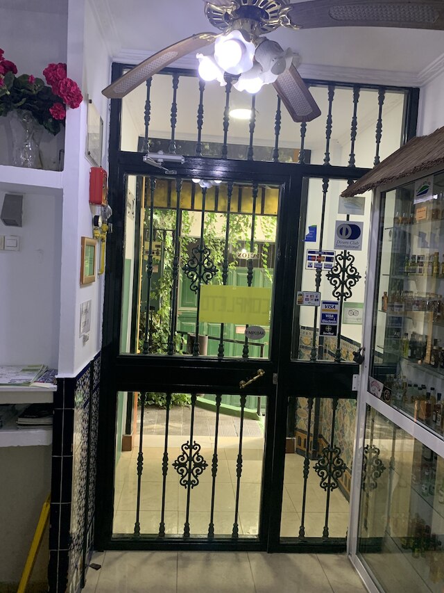 ホスタル アルコビア