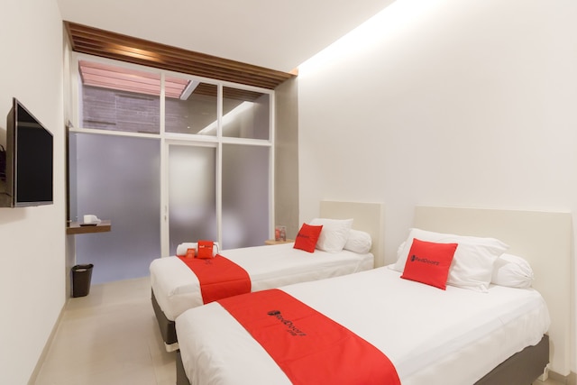 レッドドアーズ プラス @ デマンガン ゲジャヤン