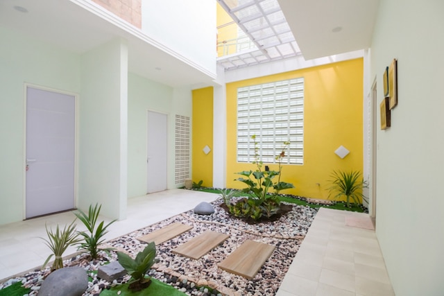 レッドドアーズ、UMY ヨグヤカタ 3 近く