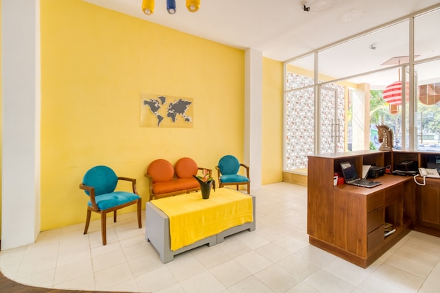 レッドドアーズ、UMY ヨグヤカタ 3 近く