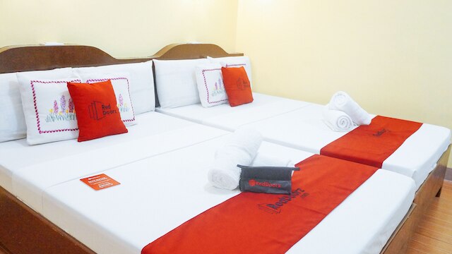 レッドドアーズ ニア オールド タグビララン エアポート