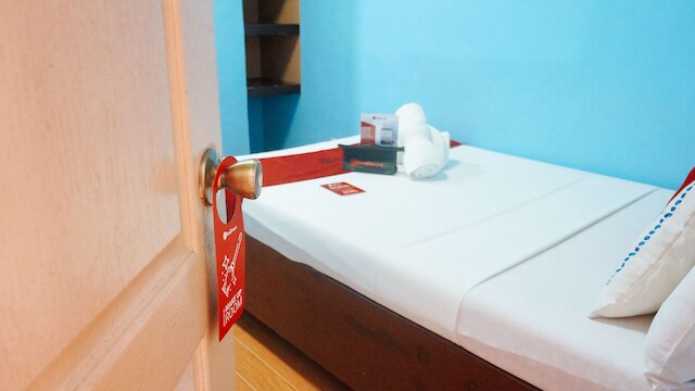 レッドドアーズ ニア オールド タグビララン エアポート