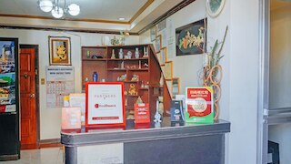 レッドドアーズ ニア オールド タグビララン エアポート