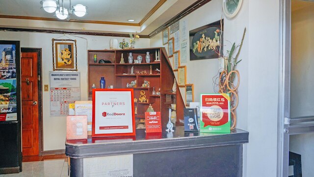 レッドドアーズ ニア オールド タグビララン エアポート