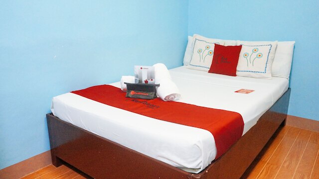 レッドドアーズ ニア オールド タグビララン エアポート