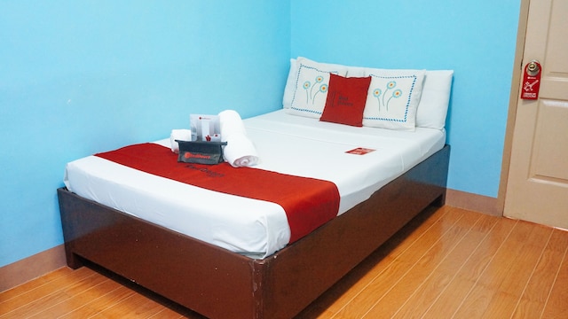 レッドドアーズ ニア オールド タグビララン エアポート