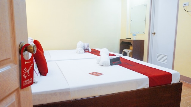 レッドドアーズ ニア オールド タグビララン エアポート