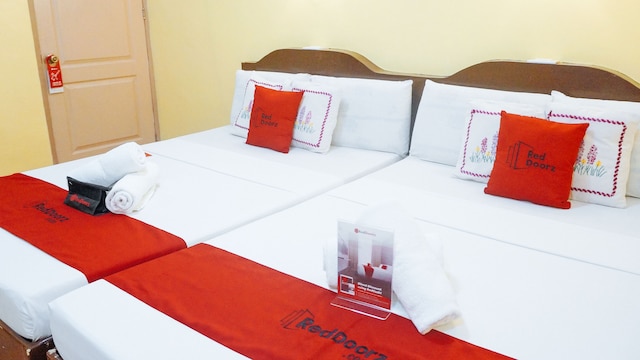 レッドドアーズ ニア オールド タグビララン エアポート