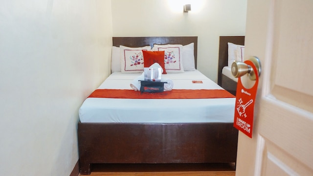 レッドドアーズ ニア オールド タグビララン エアポート