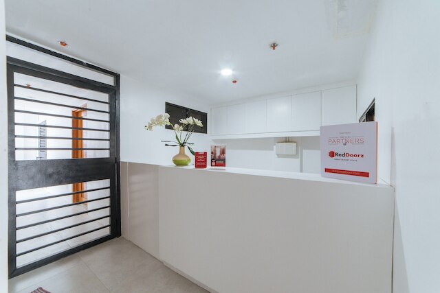 レッドドアーズ アット ドゥ ビルダーズ ルームズ バンカル マカティ