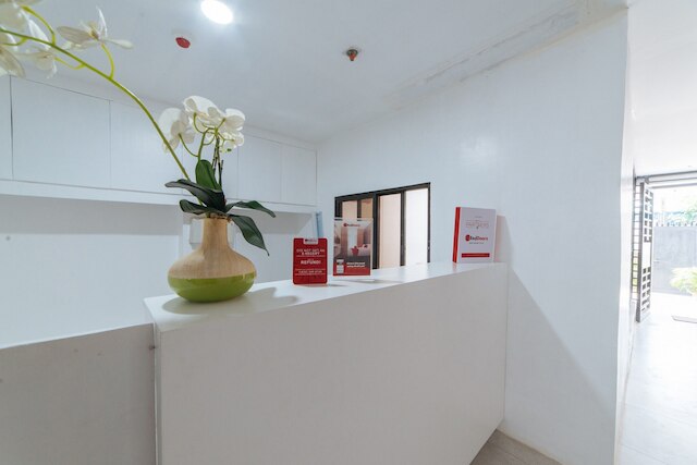 レッドドアーズ アット ドゥ ビルダーズ ルームズ バンカル マカティ