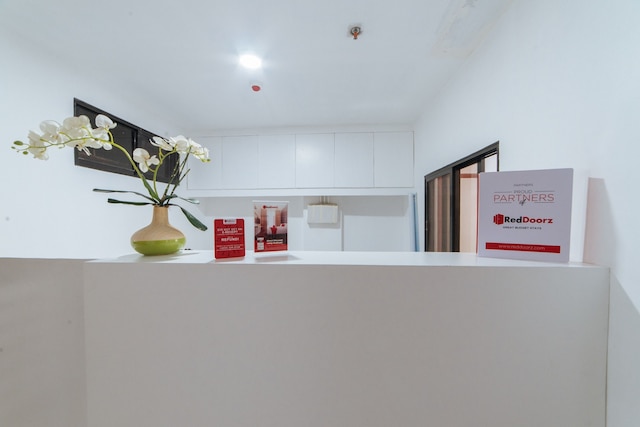 レッドドアーズ アット ドゥ ビルダーズ ルームズ バンカル マカティ