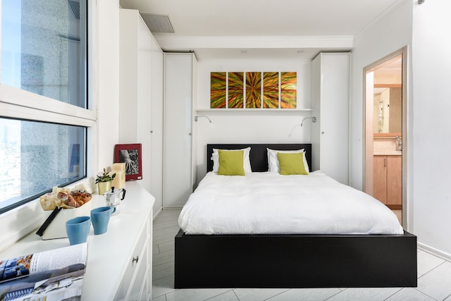 ビーチを眺めるパノラミック オーシャン ビューのあるバルコニー