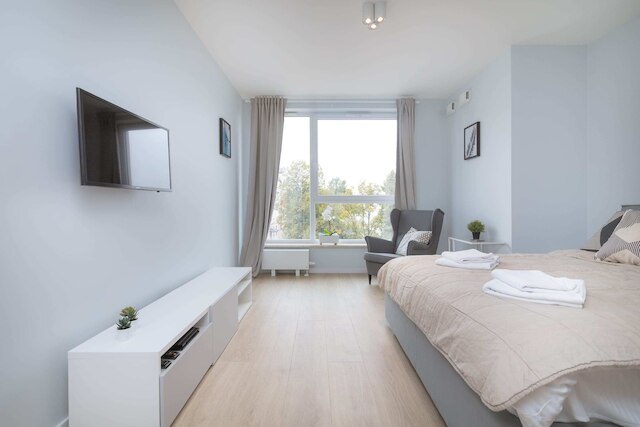 ヤクトロフスカ ブライト スタジオ