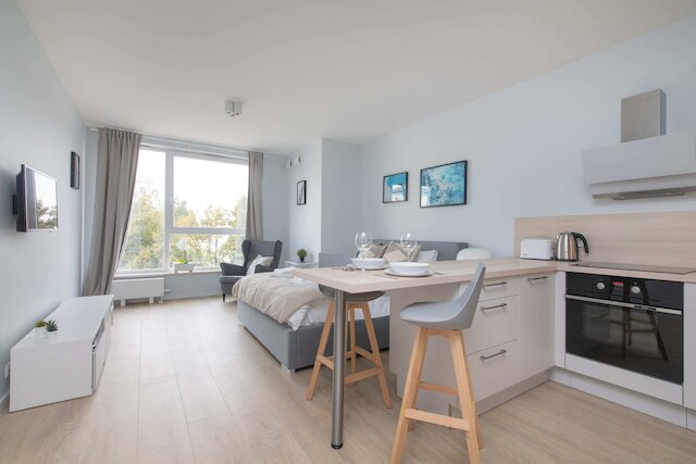 ヤクトロフスカ ブライト スタジオ