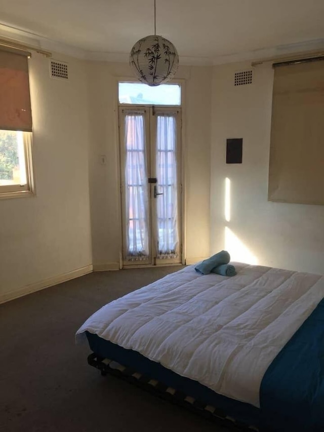 広々としたベッドルーム 3 室、ニュータウンにあるテラス