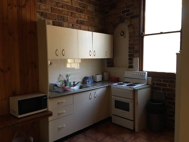 広々としたベッドルーム 3 室、ニュータウンにあるテラス