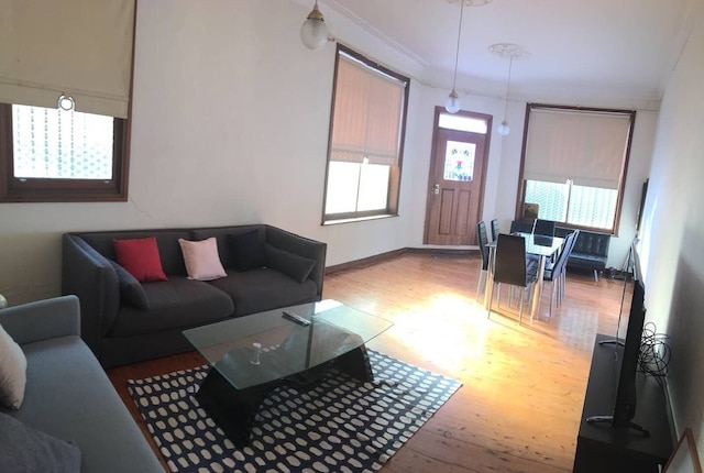 広々としたベッドルーム 3 室、ニュータウンにあるテラス