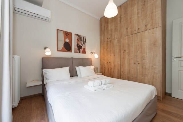 木と石でできた現代的なアパートメント