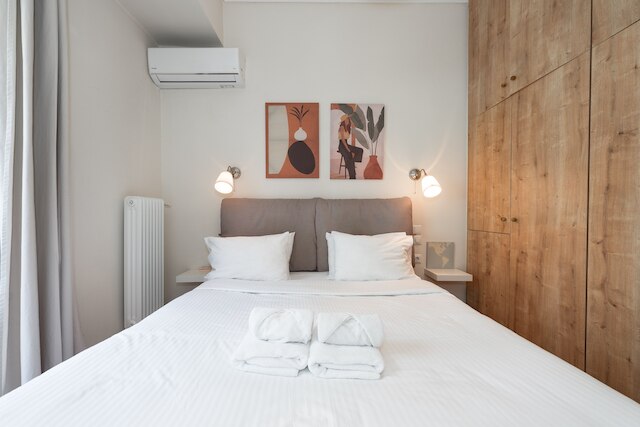 木と石でできた現代的なアパートメント