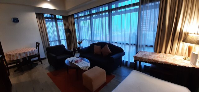 リアーナ サービス スイート アット タイムズ スクエア