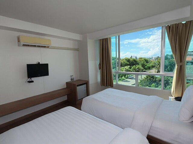 KM クワンパヤオ ホテル