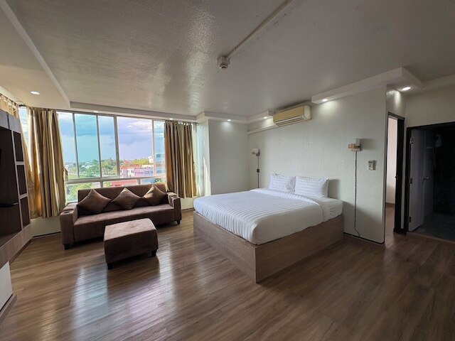 KM クワンパヤオ ホテル