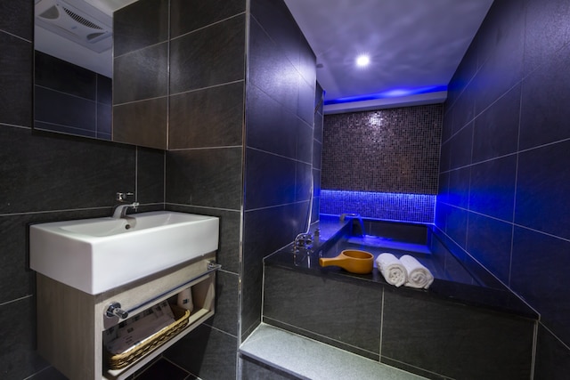 セブン フークン ホテル (福岡七號溫泉飯店)