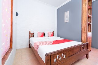 OYO 1592 ガディング 4u ホームステイ