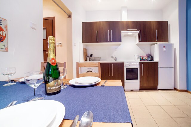 ブルー ハッピー アパートメント