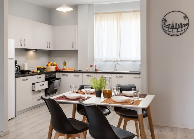 プレミアム ホームズ、アテネ ステイ